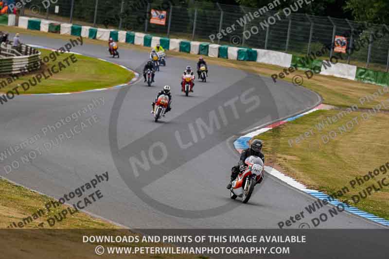 Vintage motorcycle club;eventdigitalimages;mallory park;mallory park trackday photographs;no limits trackdays;peter wileman photography;trackday digital images;trackday photos;vmcc festival 1000 bikes photographs